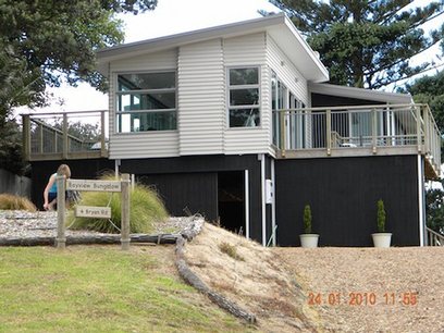 Bayview Bungalow (Guest Suite): Visit Waiheke Holiday Houses